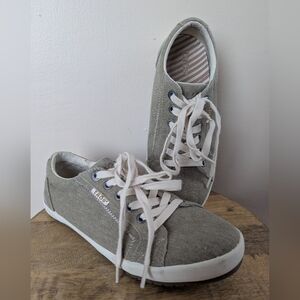 Taos Footwear Star Sneaker, Tan/Grey Wash Canvas (SIZE 8W)